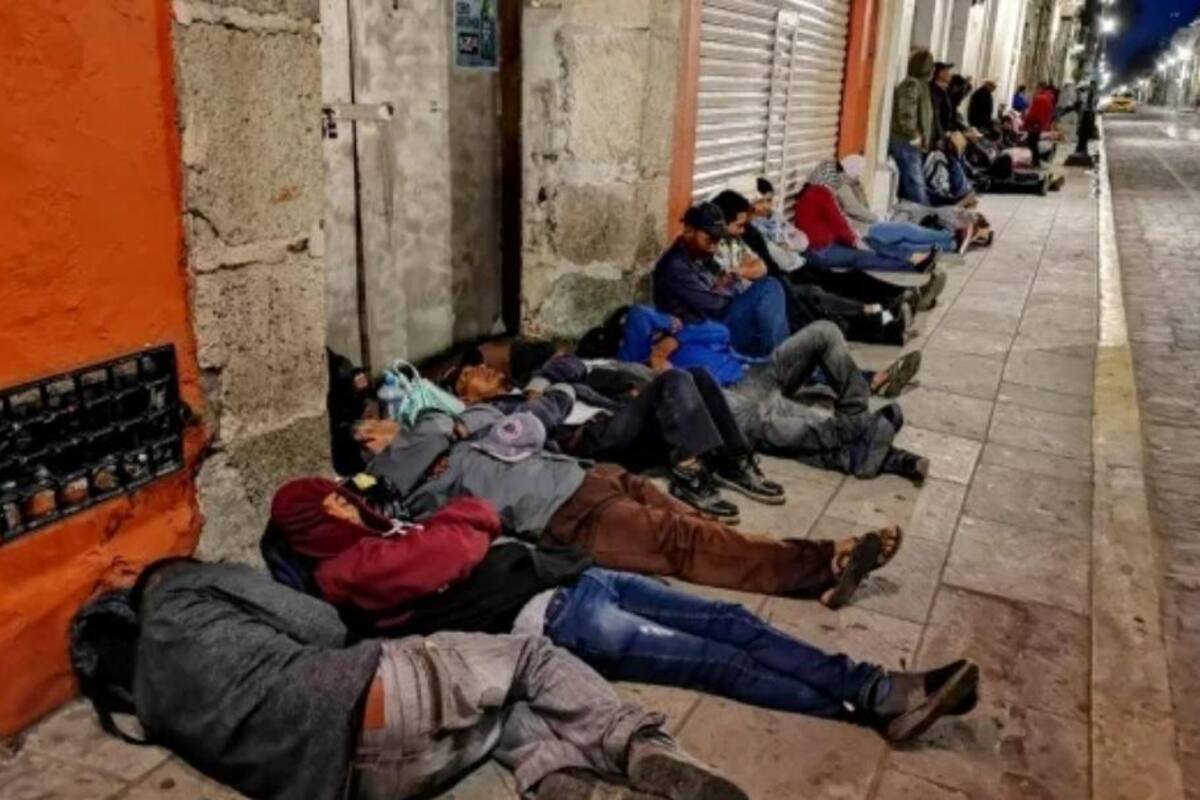 En Fase 3, campesinos duermen en la calle para poder cobrar apoyos de gobierno