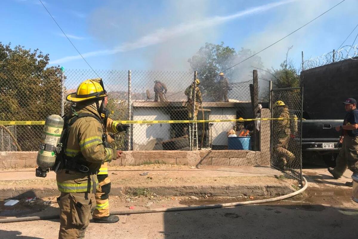 Queda atrapado al incendiarse casa y sufre quemaduras
