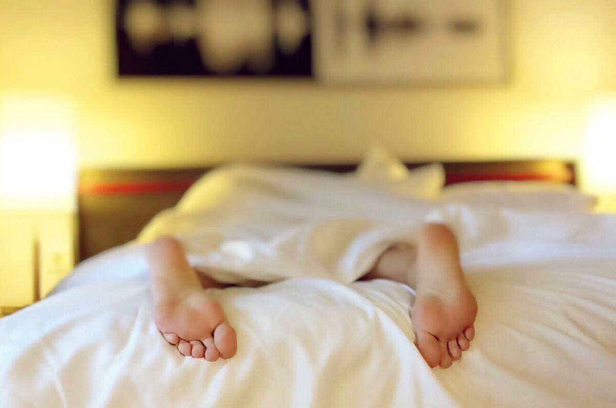 Se recomienda dormir al menos 7 u 8 horas diarias para garantizar un mayor rendimiento.