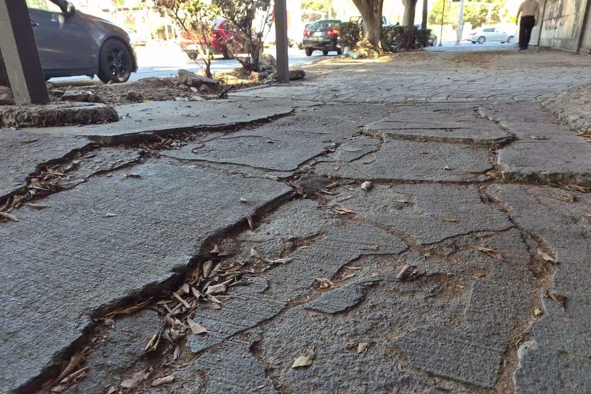 Piden presupuesto para rehabilitar banquetas y mejorar movilidad peatonal en Tijuana
