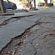 Buscan recursos para rehabilitar banquetas en Tijuana