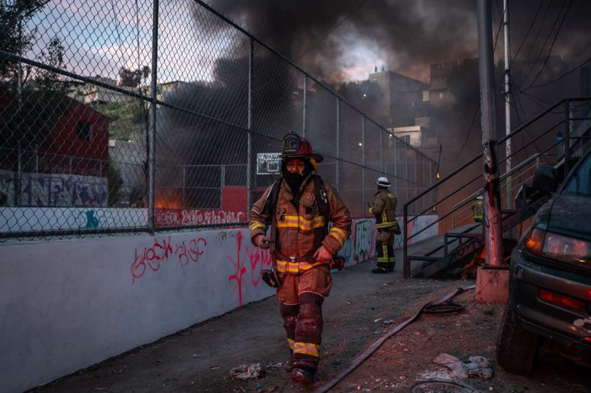 La nube de humo se alzó a gran altura y fue visible desde varios puntos de la ciudad. Foto: Border Zoom