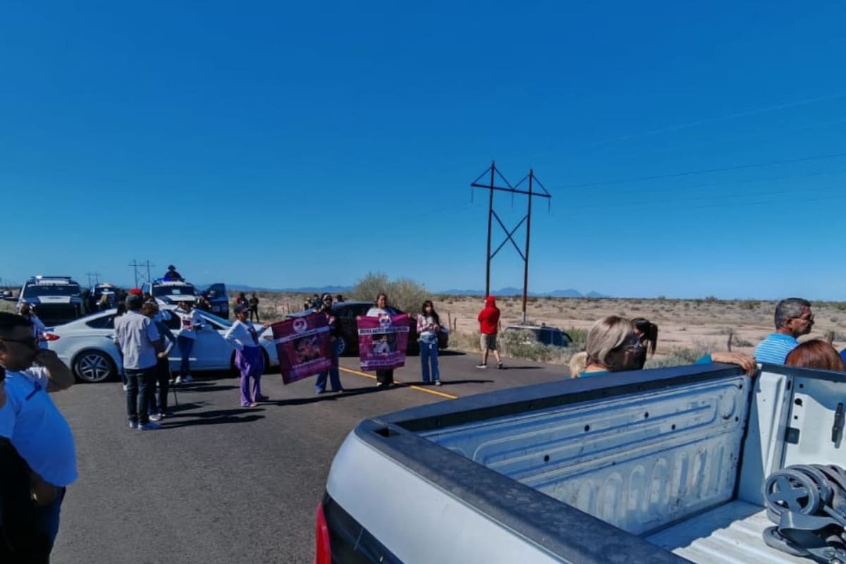 Madres Buscadoras de Sonora bloquean carretera en Hermosillo por falta de apoyo de la Fiscalía; autoridades anuncian reunión con el colectivo