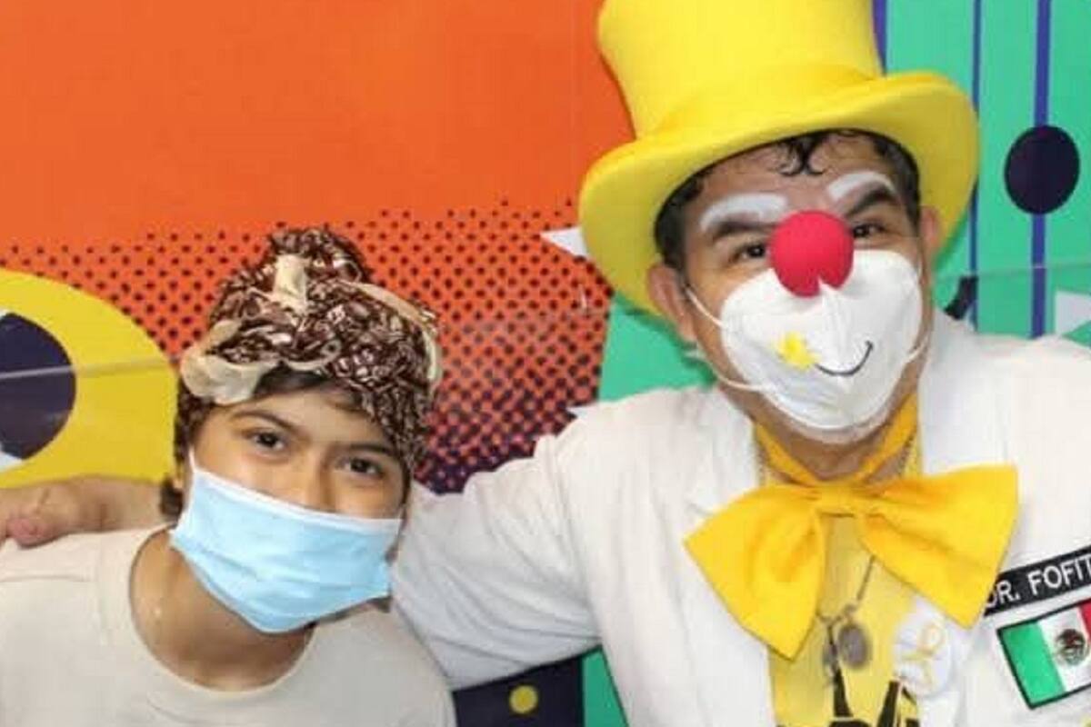 Payasitos con nariz roja hacen felices a los niños con cáncer