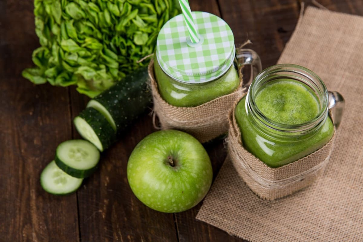 Esta es la manera en la que puedes combinar tus jugos verdes y evitar que siempre te sepan igual