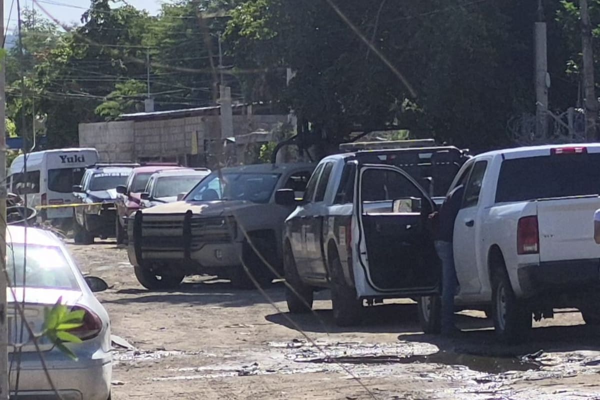 Policía hiere a hombre que presuntamente intentó atacarlo con un cuchillo afuera de supermercado al poniente de Hermosillo