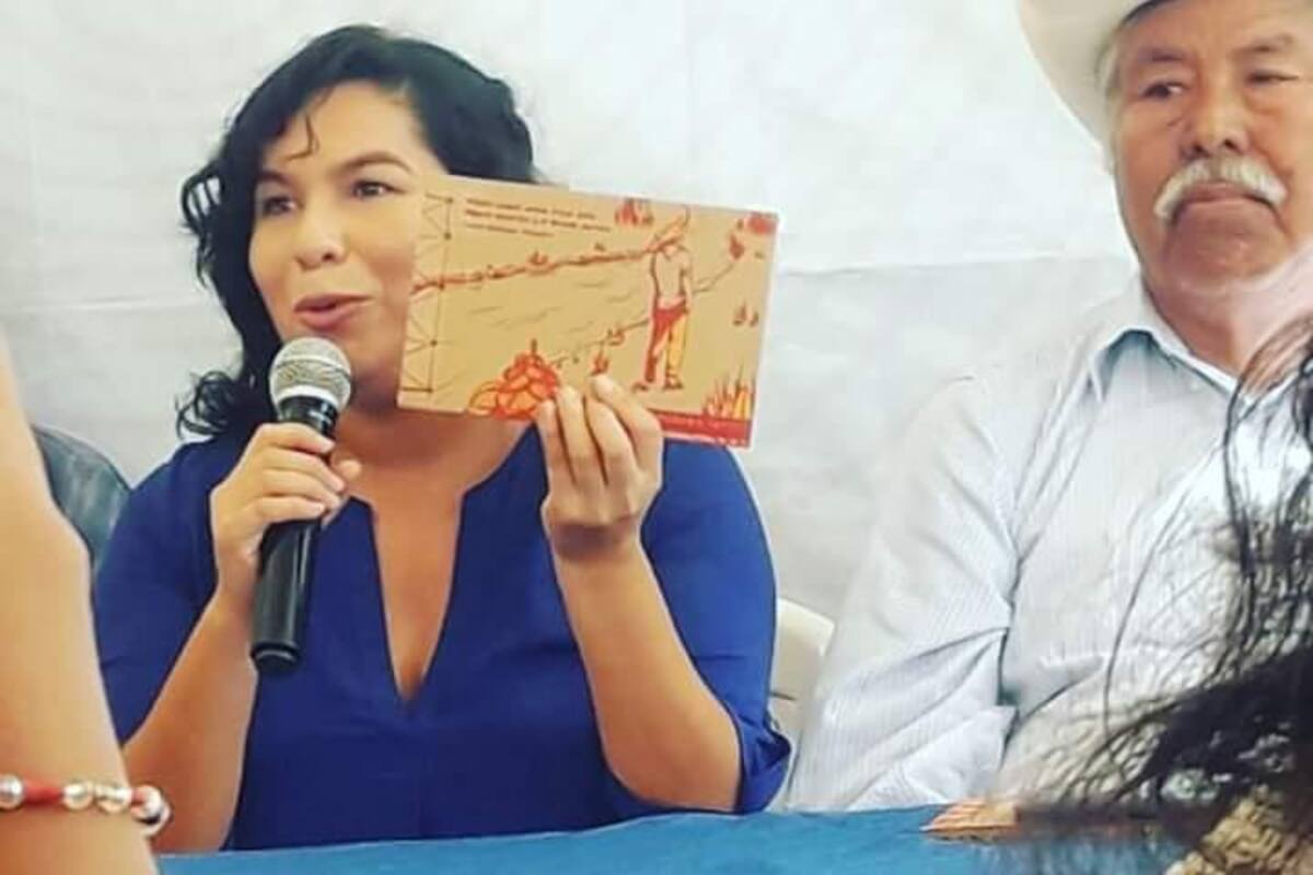 Para preservar su lengua; escribe sus cuentos en Mayo