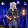 Brian May, guitarrista de Queen, retomó 36 años después una tesis de astronomía que había dejado inconclusa y obtuvo su doctorado en 2007 tras convertirse en una estrella mundial con una investigación sobre el polvo zodiacal