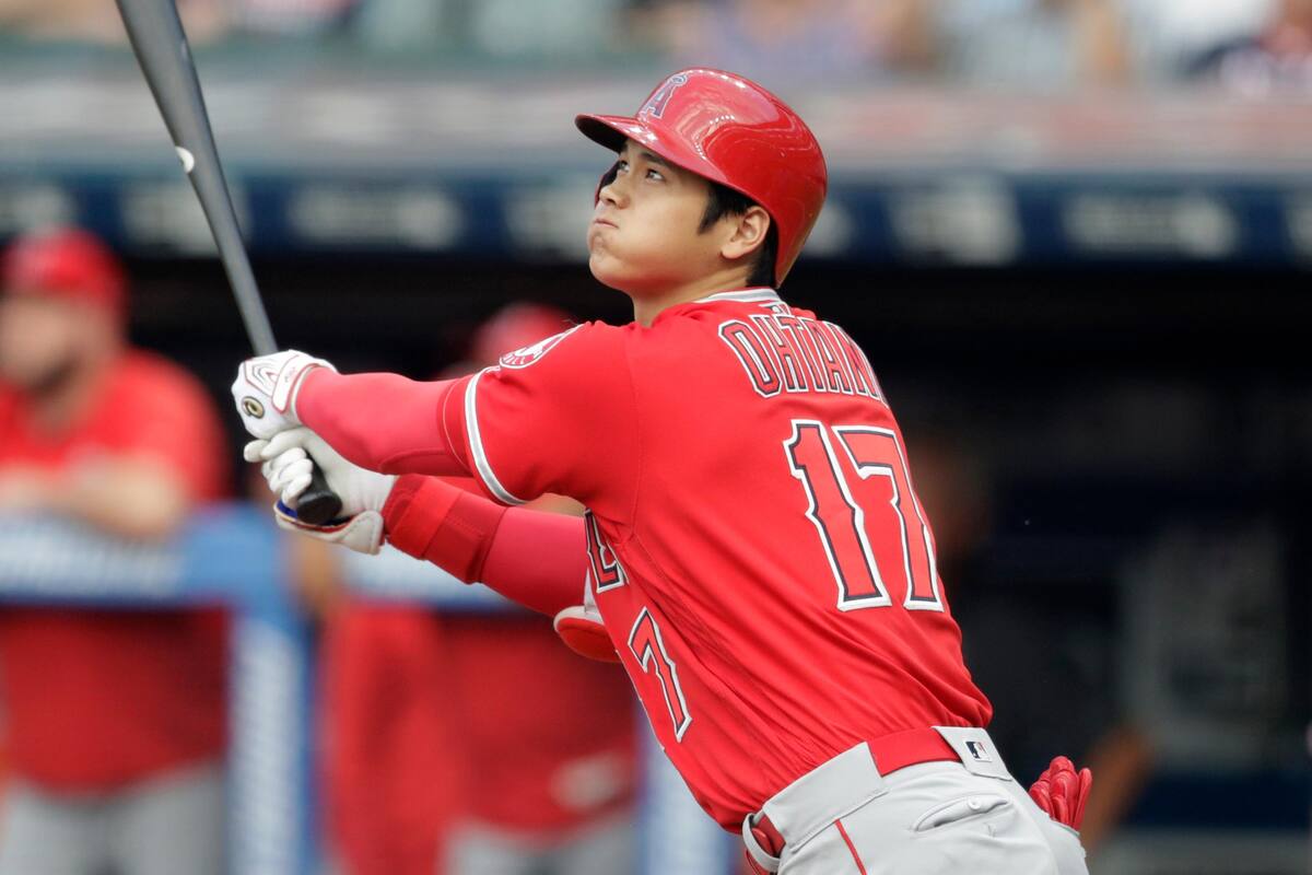 VIDEO: Ohtani saca la bola del estadio con jonrón y la manda a la carretera