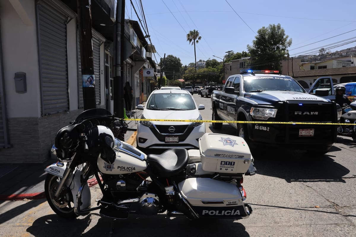 La víctima, de aproximadamente 70 años, fue atacada a balazos mientras permanecía en su automóvil en la zona del Rubí; no hay detenidos. Foto: Sergio Ortiz