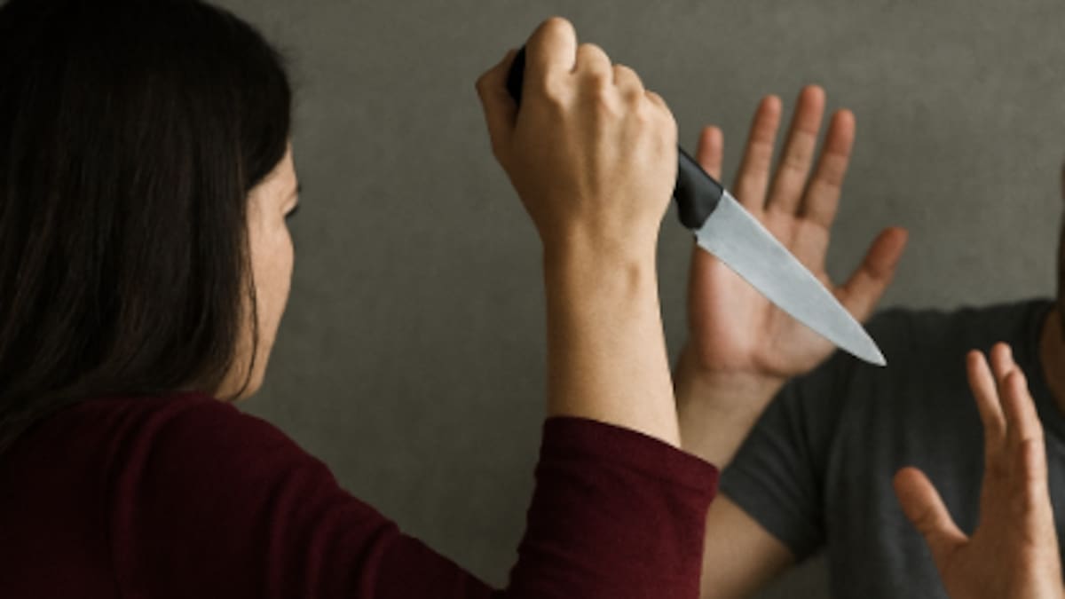 Intentó atacar con cuchillo a su pareja en Oaxaca: mujer vinculada a proceso por violencia familiar