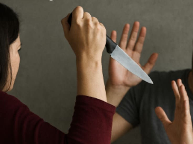 Intentó atacar con cuchillo a su pareja en Oaxaca: mujer vinculada a proceso por violencia familiar