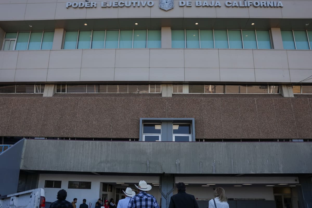 Agricultores en reunión con Gobernadora de BC y director de Conagua