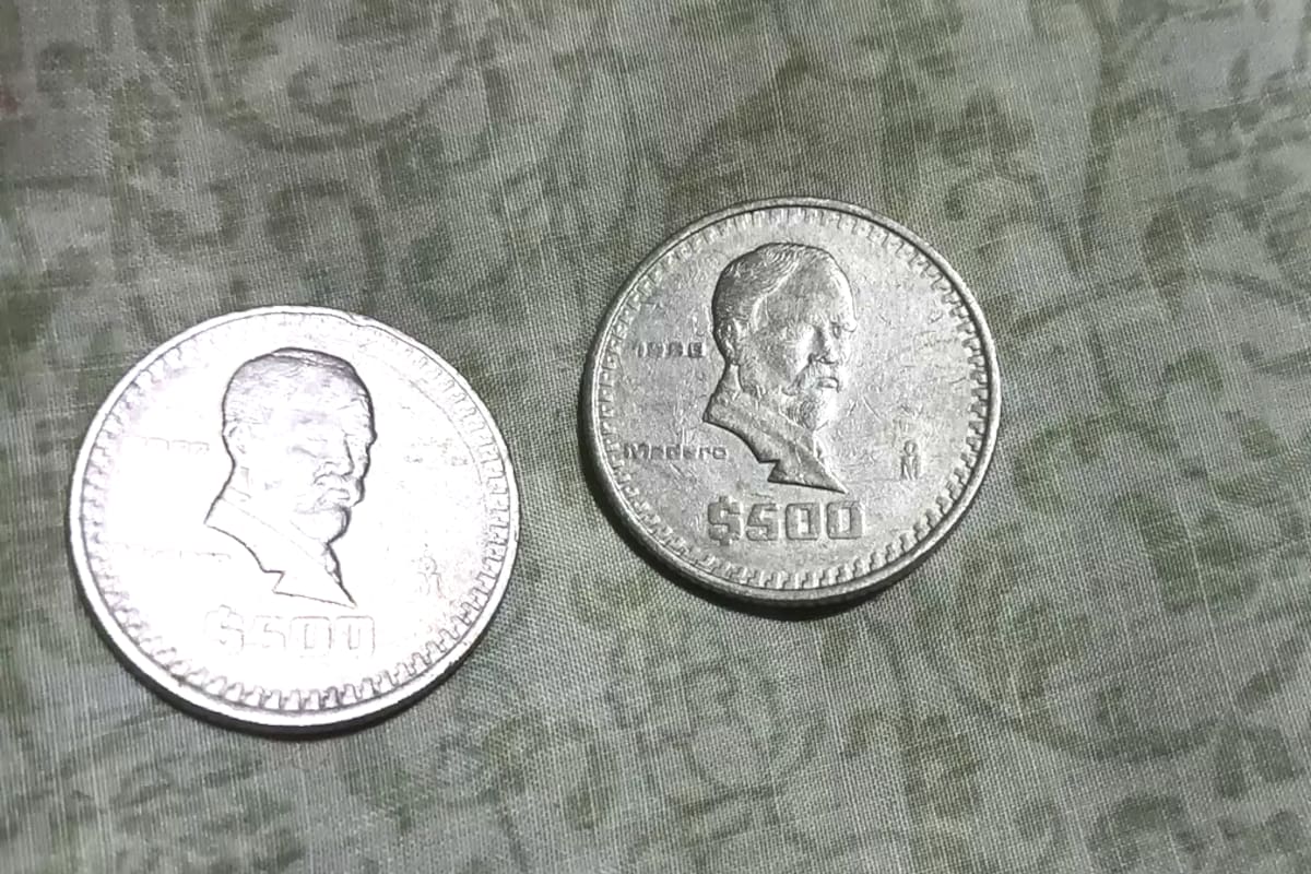 Se venden 2 monedas de Lázaro Cárdenas en Mercado Libre por 10 mil pesos