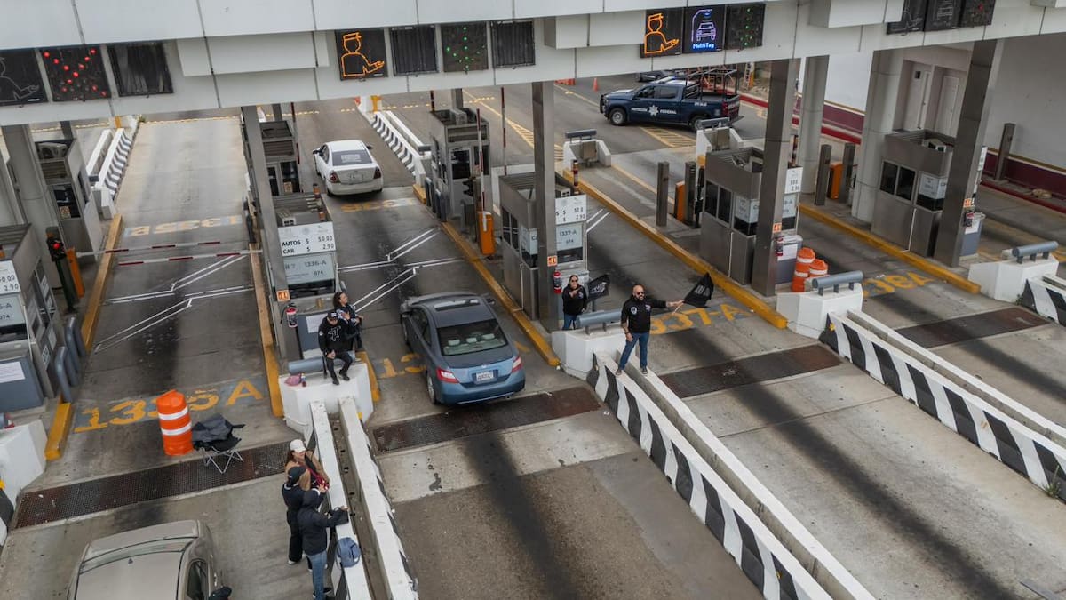 Las acciones se realizaron en Playas de Tijuana, Rosarito y Ensenada. El magisterio mantiene sus demandas relacionadas con la Ley del ISSSTE de 2007 y el sistema de pensiones. Foto: Border Zoom