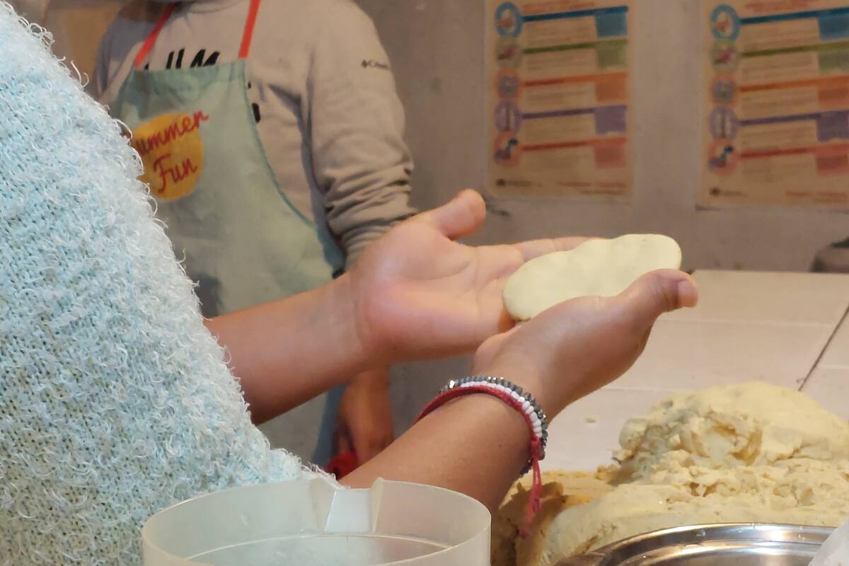Mujeres migrantes encuentran consuelo en la cocina