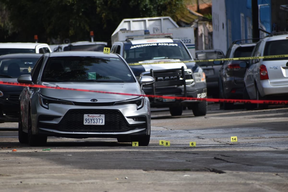 Ejecutan a mujer dentro de su vehículo en colonia Patrimonial