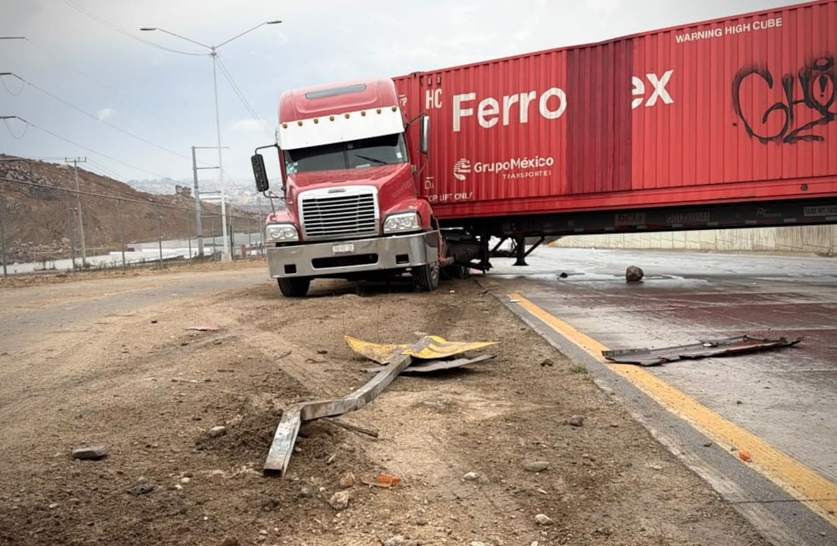 Los percances ocurrieron en una jornada en la que se prevén lluvias y fuertes vientos en Baja California por las condiciones meteorológicas asociadas a la tormenta tropical Rachel. Foto: Cortesía / Border Zoom