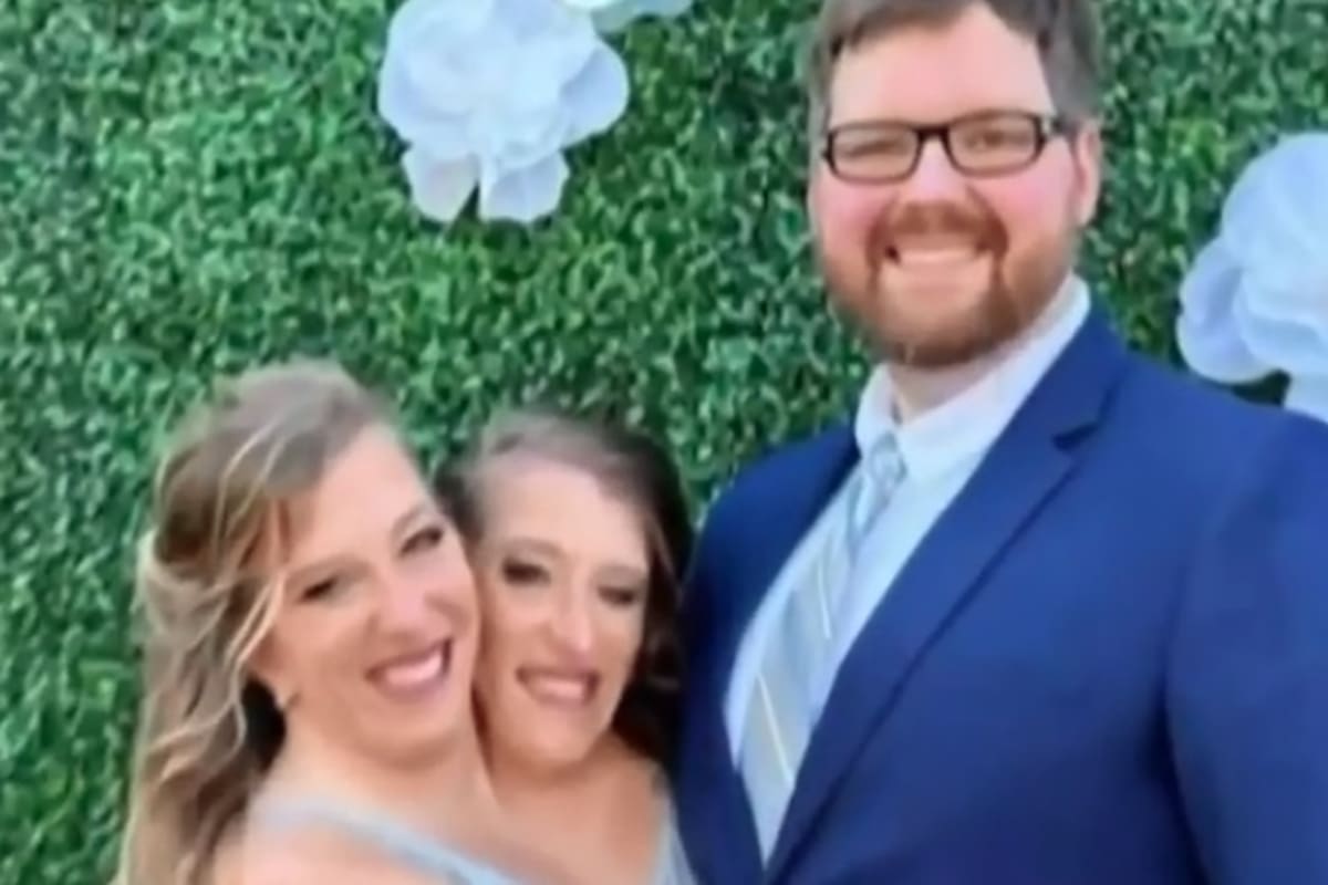 Las siamesas Abby y Brittany Hensel realizan boda en secreto con Josh Bowling