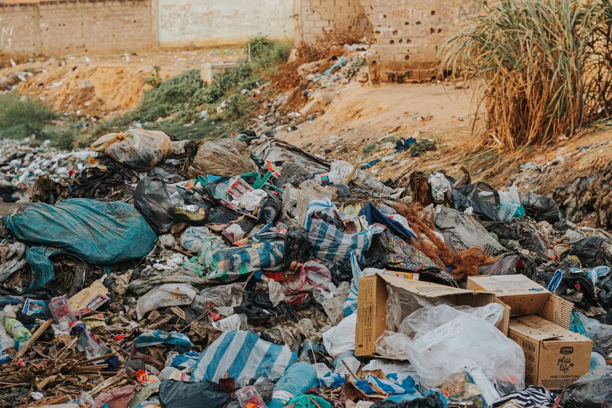Especialista en salud ambiental alerta sobre los peligros de la quema de llantas y basura para la salud de las personas