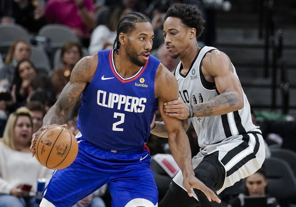 Los Clippers facilitaron acuerdos ocultos por hasta 66 millones de dólares para Kawhi Leonard, pero la NBA descubrió que violaron el límite salarial y les impuso uno de los castigos más severos de su historia Los Clippers facilitaron acuerdos ocultos por hasta 66 millones de dólares para Kawhi Leonard, pero la NBA descubrió que violaron el límite salarial y les impuso uno de los castigos más severos de su historia