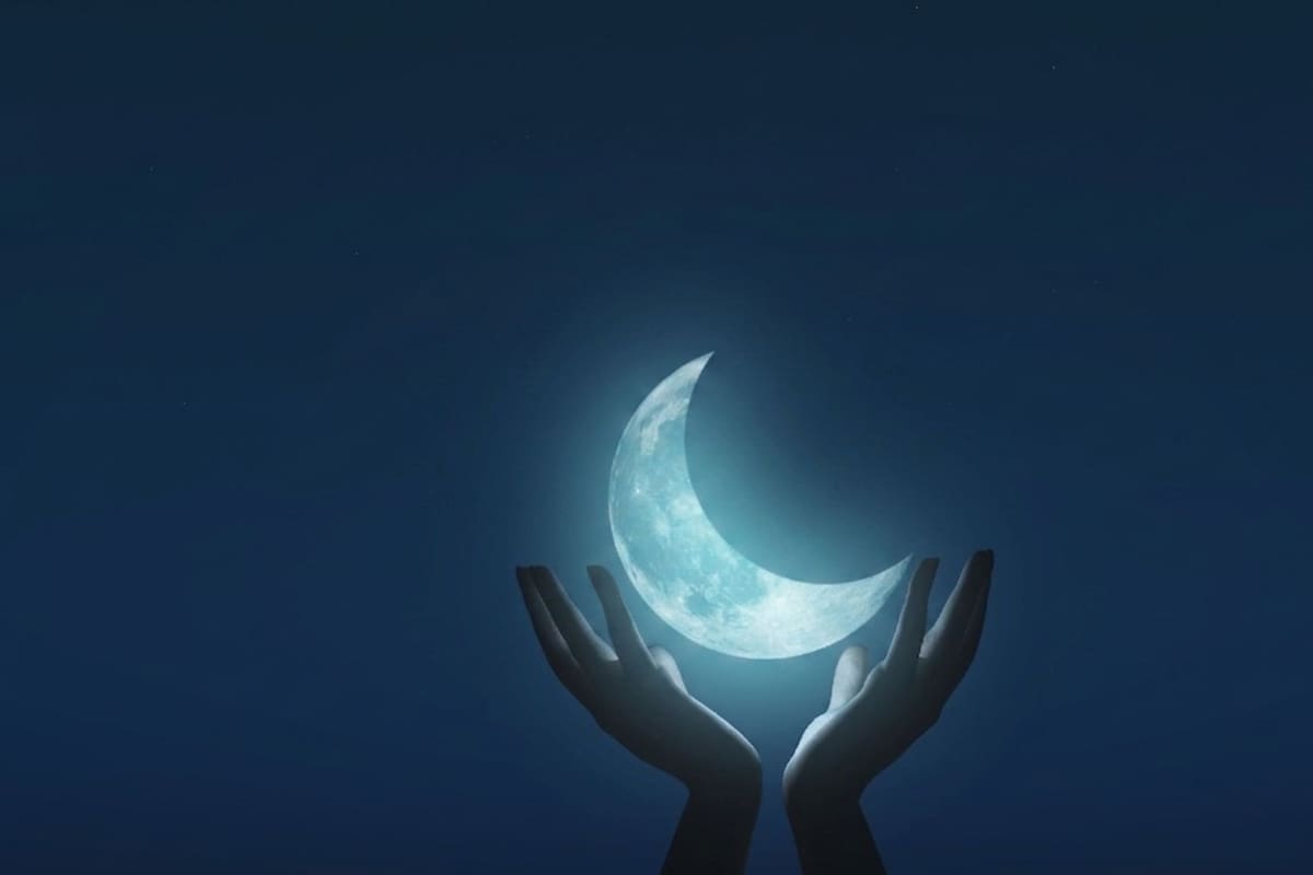 Rituales para la Luna menguante de hoy 9 de julio: es el momento ideal para soltar por completo todas las cosas que ya no necesitas, conectar con tu interior, descansar la mente y hacer una limpieza profunda en casa