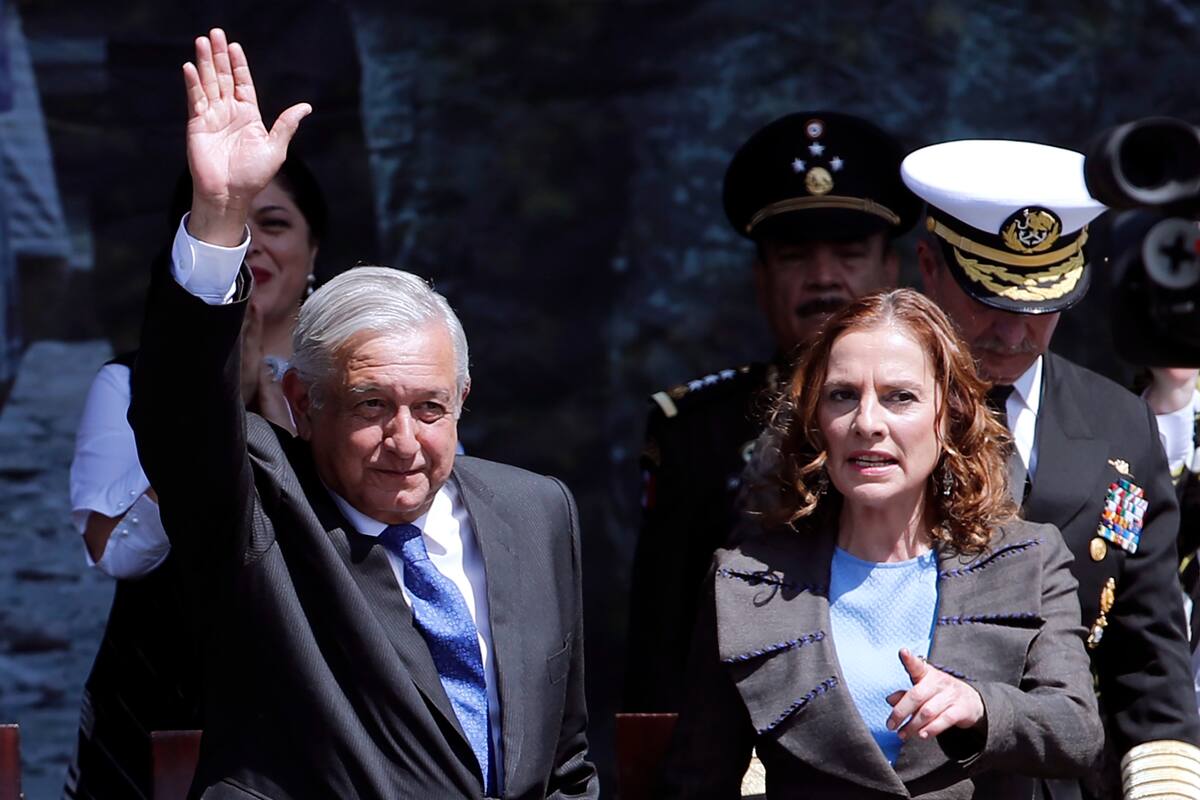 AMLO y Beatriz Gutiérrez Müller inician proceso para registrarse como marcas
