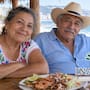 Adultos mayores con credencial INAPAM reciben descuentos de hasta el 25 por ciento en restaurantes de estas playas de México que tienen el beneficio vigente este 2026
