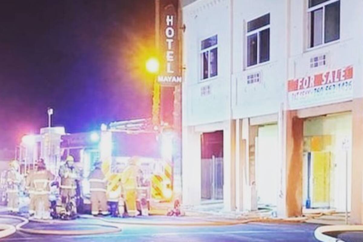 Bomberos cumplen 48 horas en incendio, en El Centro
