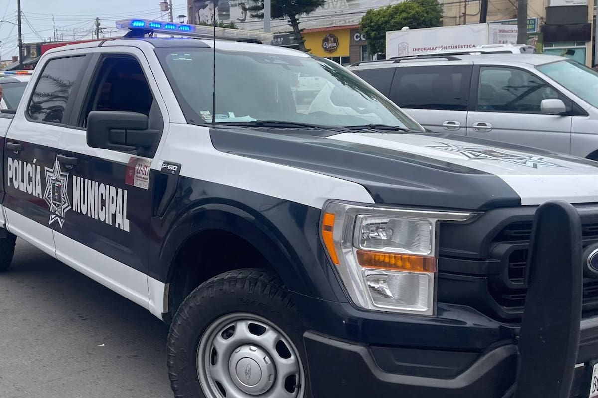 Roban más de 300 mil pesos tras hacer boquete en tienda de Rosarito