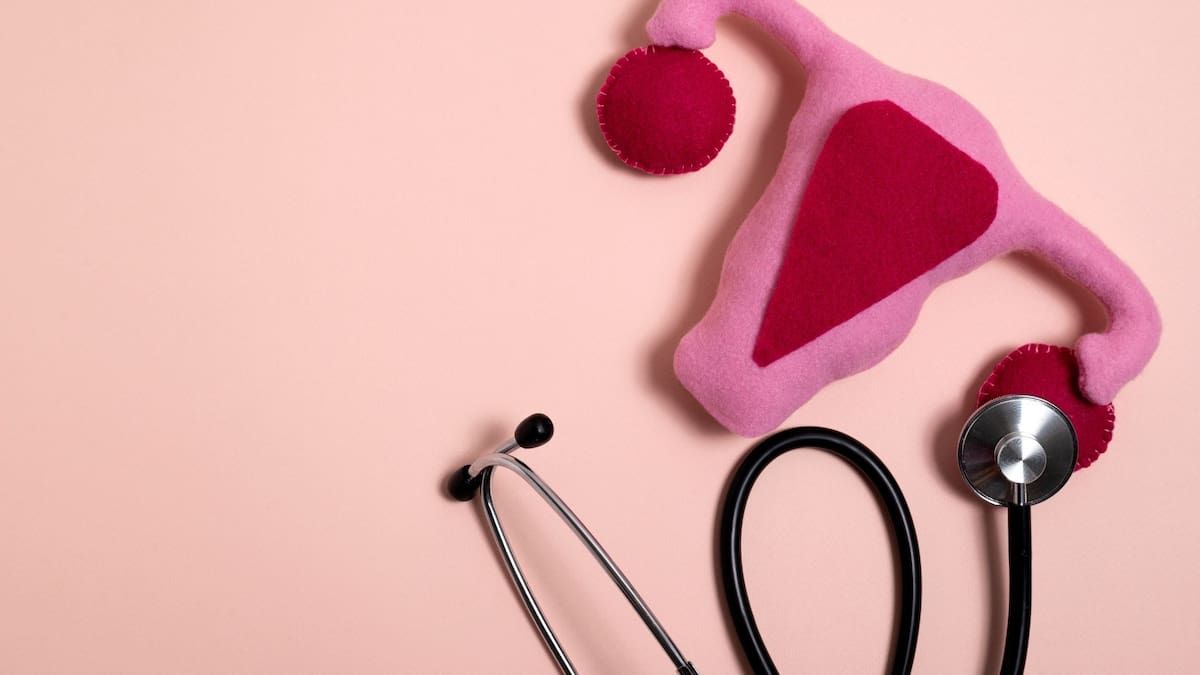 Consulta médica relacionada con el síndrome hormonal femenino