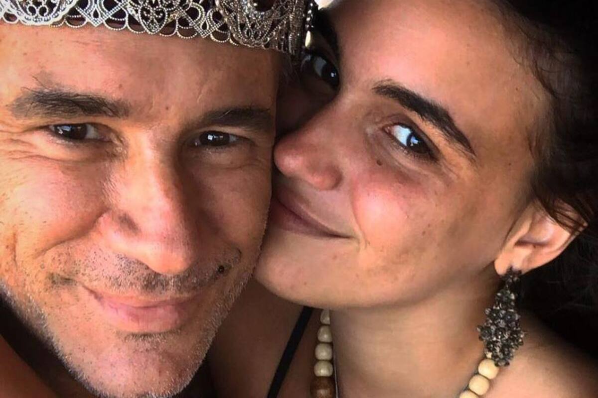 Fernando Carrillo le da el anillo a su novia 30 años menor
