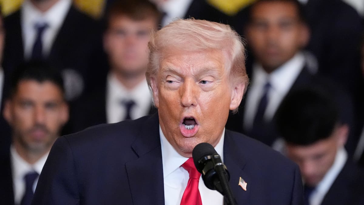 Donald Trump amenaza con imponer aranceles del 100% al vino y champagne de Francia si no eliminan impuestos a empresas tecnológicas