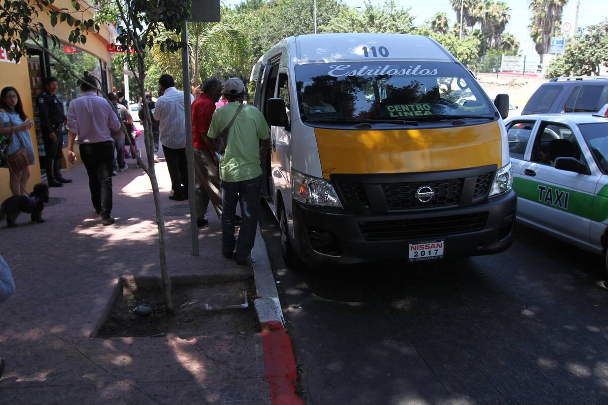 Capacitan a choferes de taxis en seguridad vial por tres meses