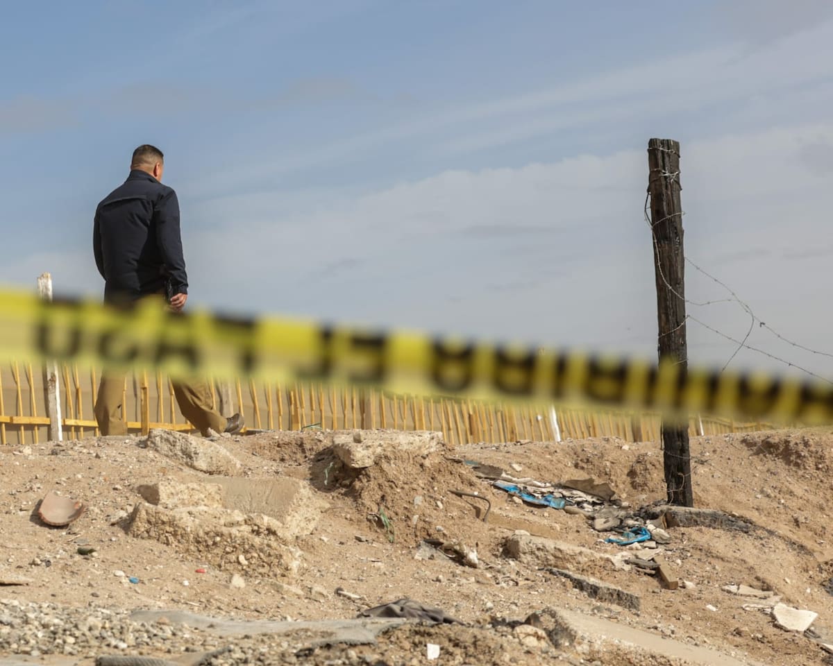 El cuerpo sin vida de una mujer con aparentes huellas de violencia fue encontrado dentro de un dren la tarde de este lunes l Foto: Javier Gallegos