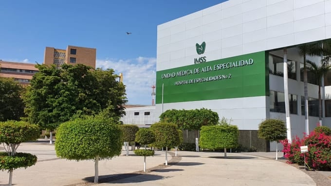 La persona debe ingresar al portal del IMSS, localizar la sección de semanas cotizadas y seleccionar la opción correspondiente a la constancia ordinaria. El sistema solicitará los datos personales y enviará el documento al correo registrado. Foto: Especial.