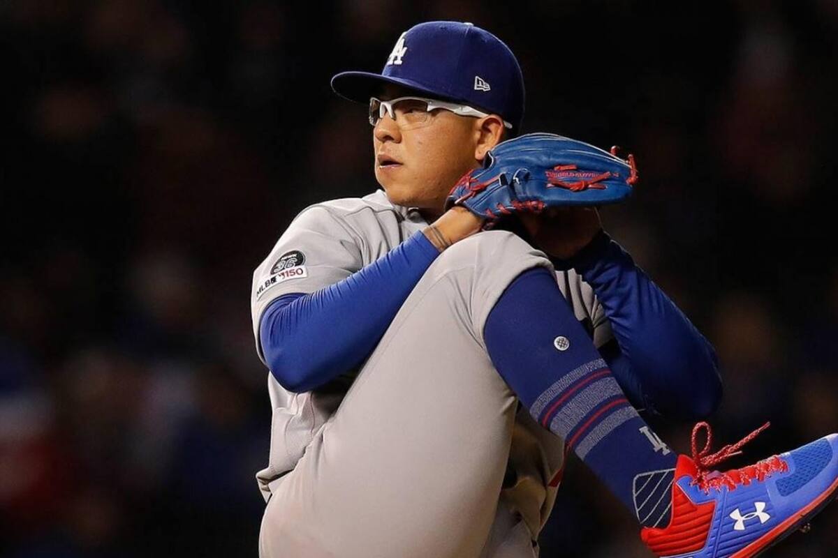 Apenado Urías por pelotazo a ex compañero con el que empezó sueño en MLB