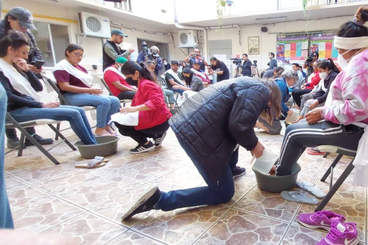 Celebran lavatorio de pies en Casa del Migrante