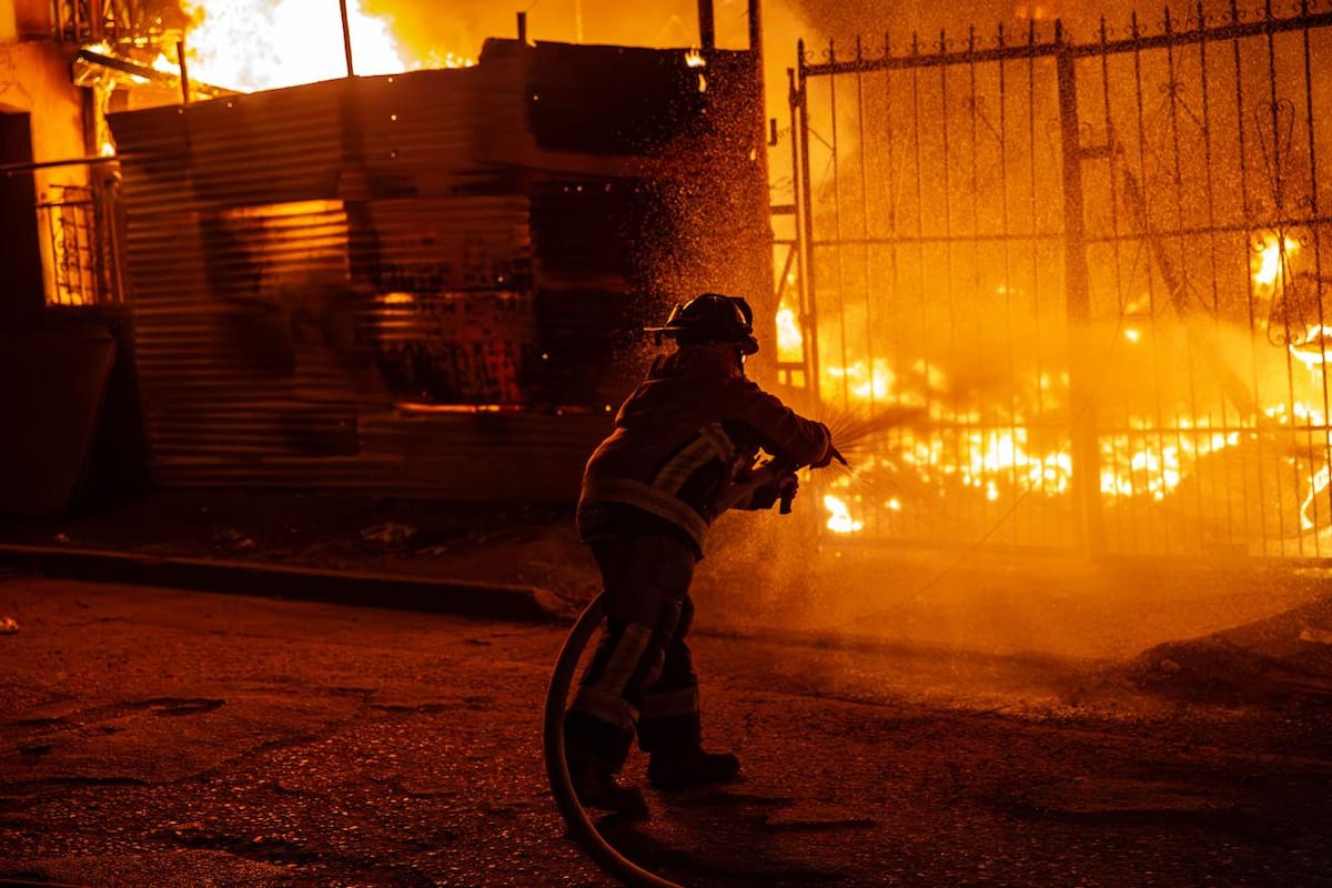 Incendios arrasan durante la noche en Tijuana