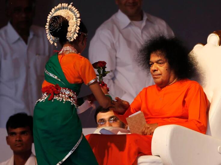 Quién es Sathya Sai Baba, el líder espiritual indio que influye en Nicolás Maduro y Delcy Rodríguez