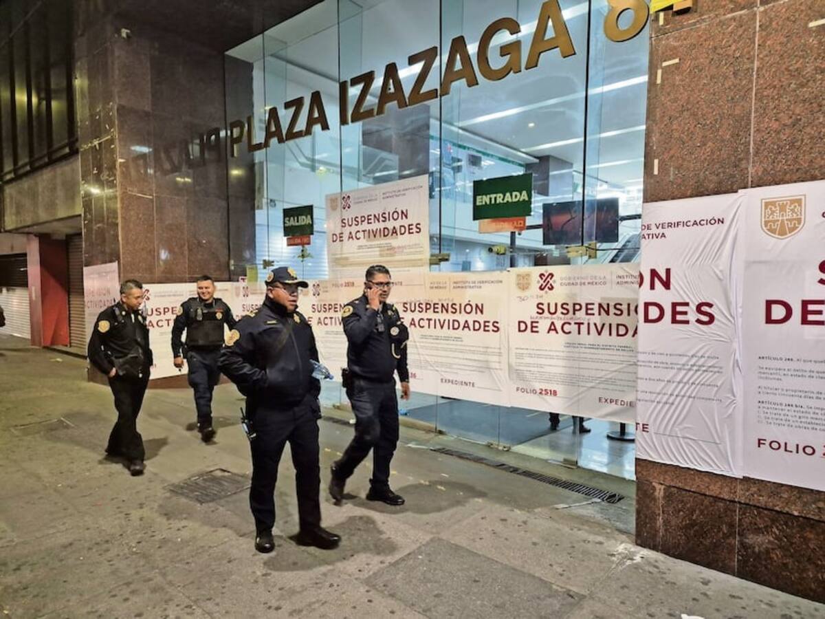 La noche del sábado personal del Instituto de Verificación Administrativa y del Gobierno capitalino colocaron sellos de suspensión en el lugar. | Crédito: de JORGE MEDELLÍN. EL UNIVERSAL
