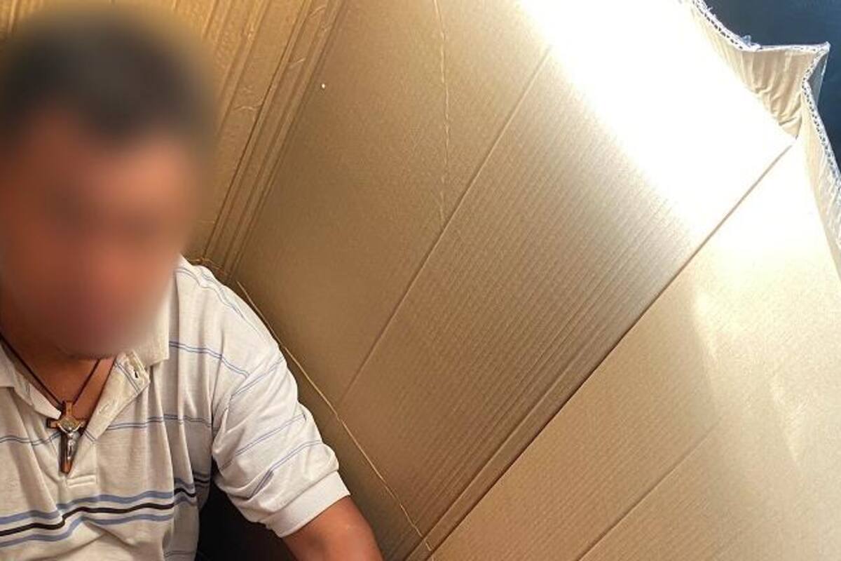 En camioneta clonada de paquetería traficaban a migrantes
