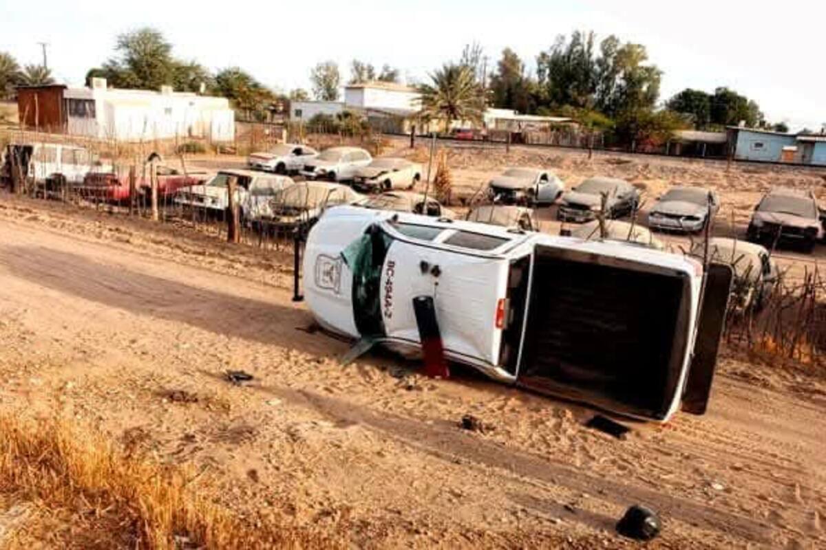 Volcadura de patrulla deja a tres lesionados en el valle de Mexicali