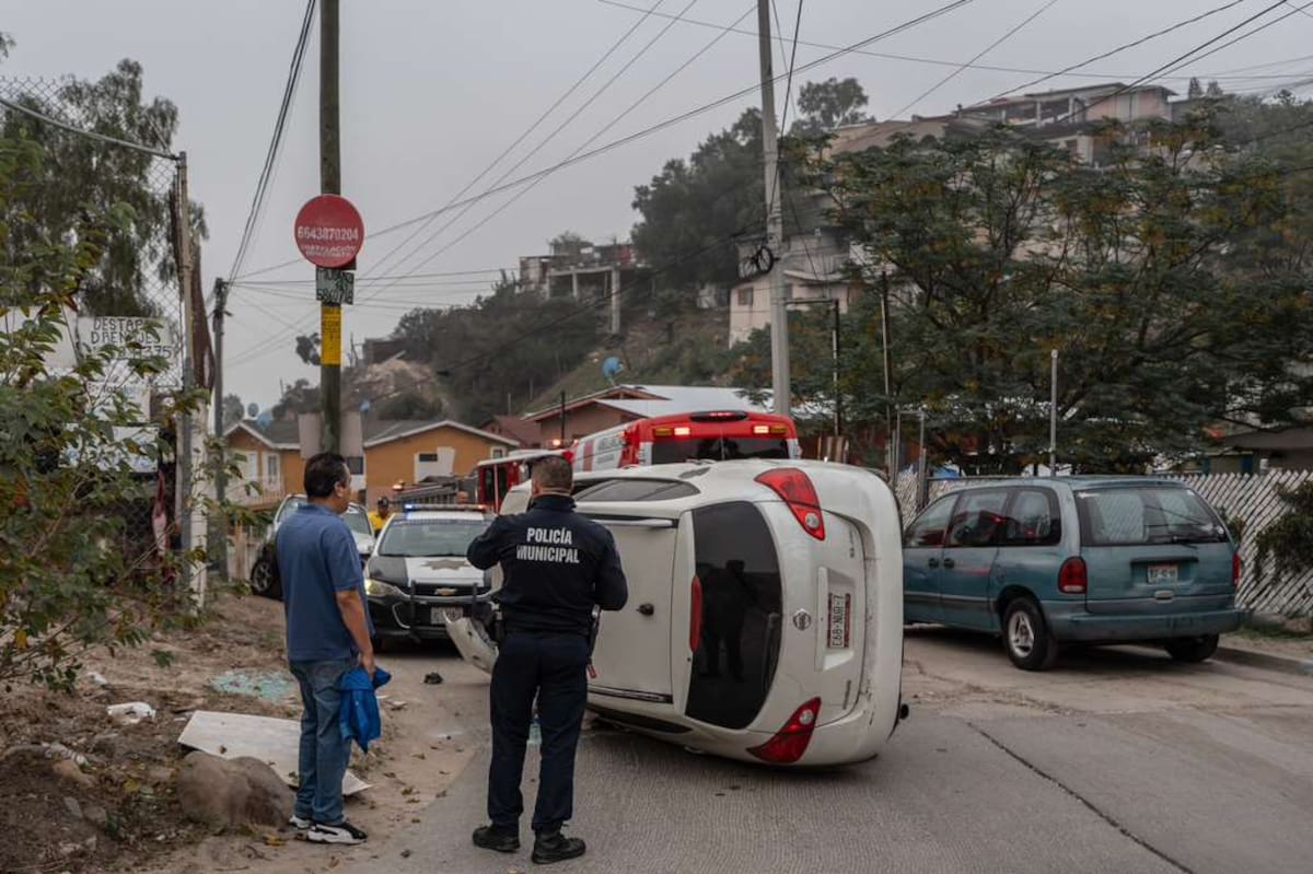 El conductor resultó con lesiones menores. Foto: Border Zoom