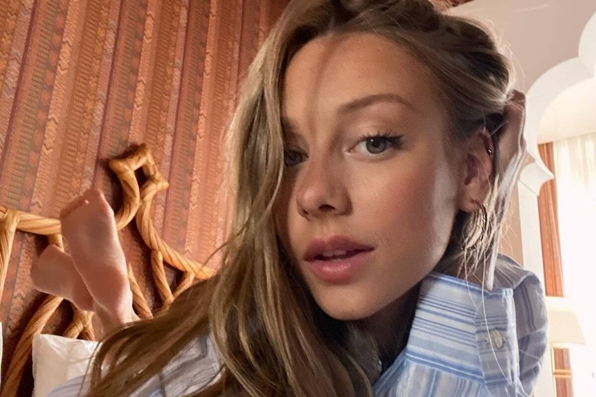 El vestido transparente de Ester Expósito que causó revuelo en redes sociales