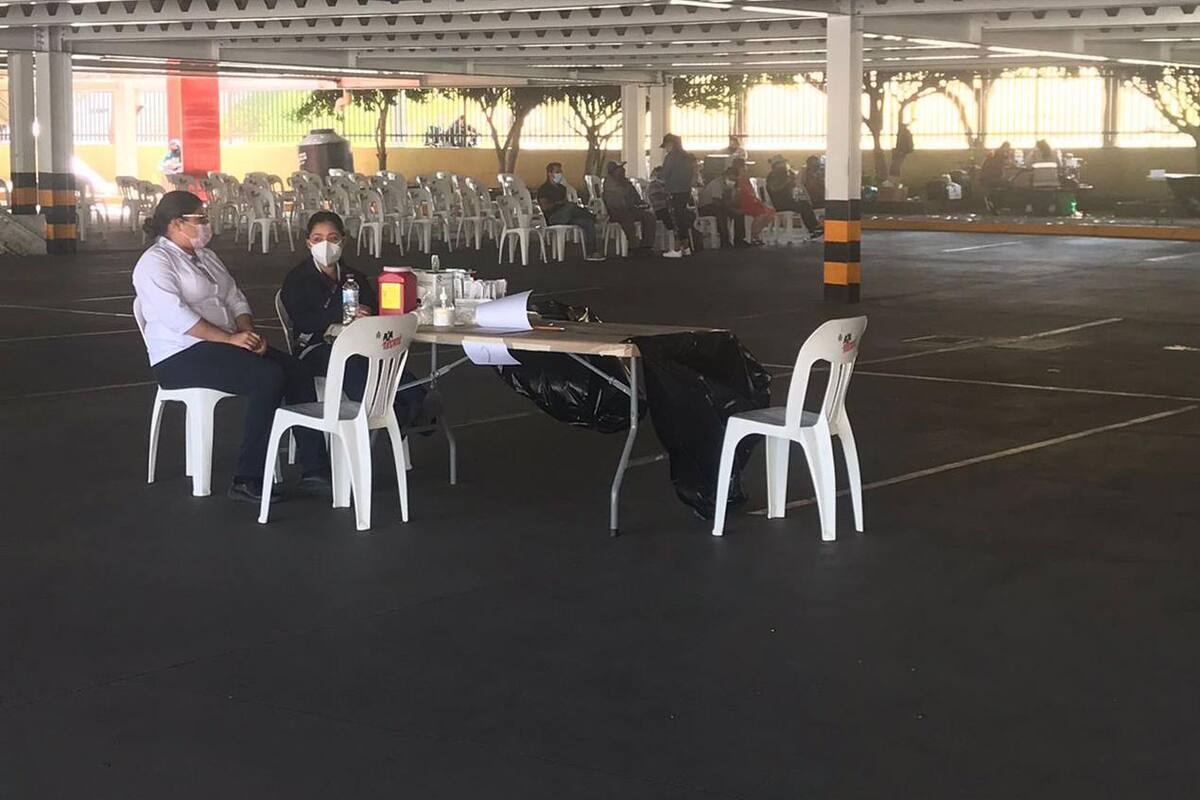 Aplican segunda dosis de vacuna contra Covid-19 de Pfizer en Plaza Río Tijuana