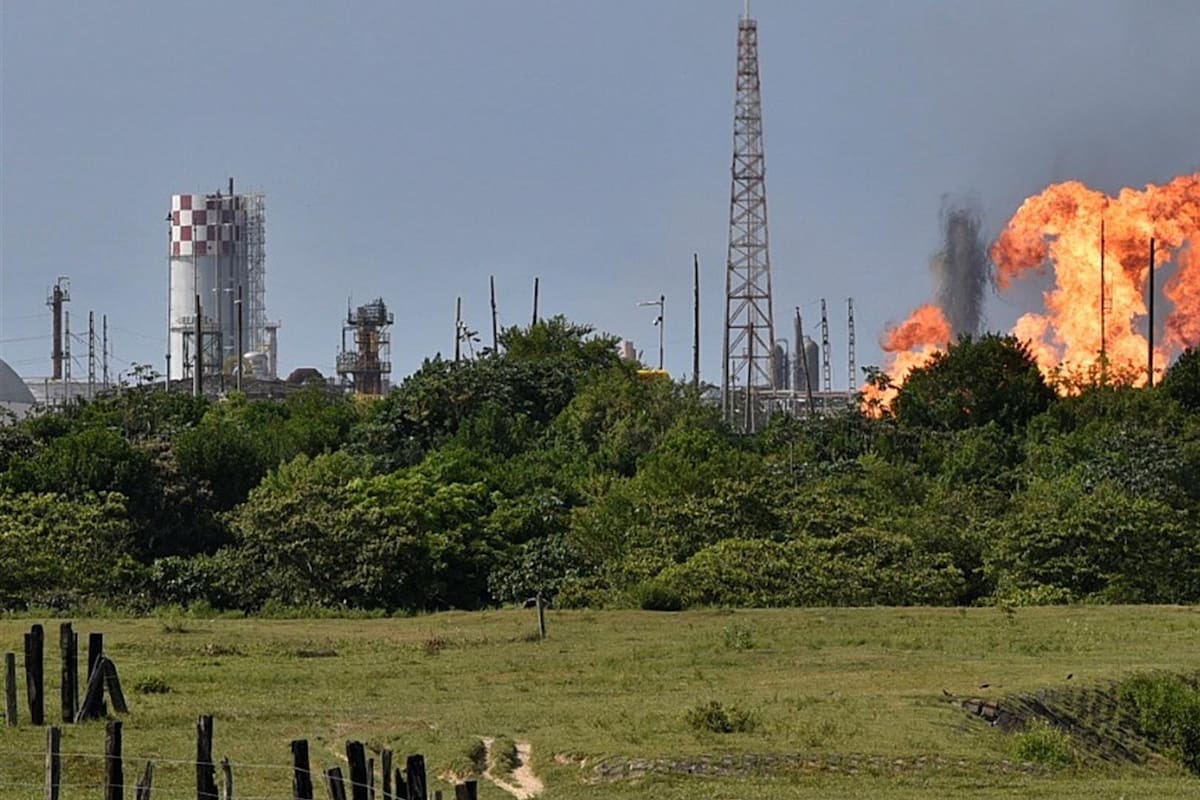 Pemex: Captan incendio en Pajaritos, planta petroquímica de Veracruz