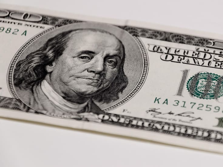 El día de hoy el valor del dólar es de 17.10 pesos a la venta en casas de cambio locales de Mexicali