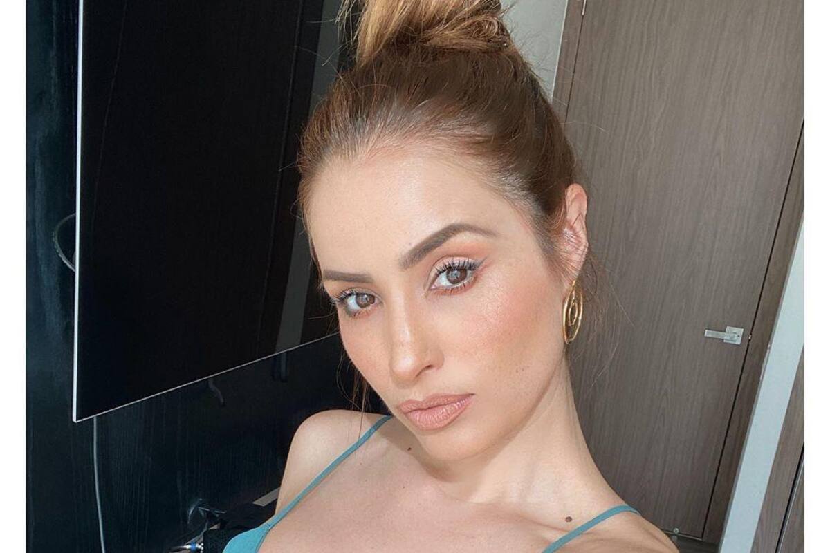 Cynthia Rodríguez muestra su figura en diminuto traje deportivo