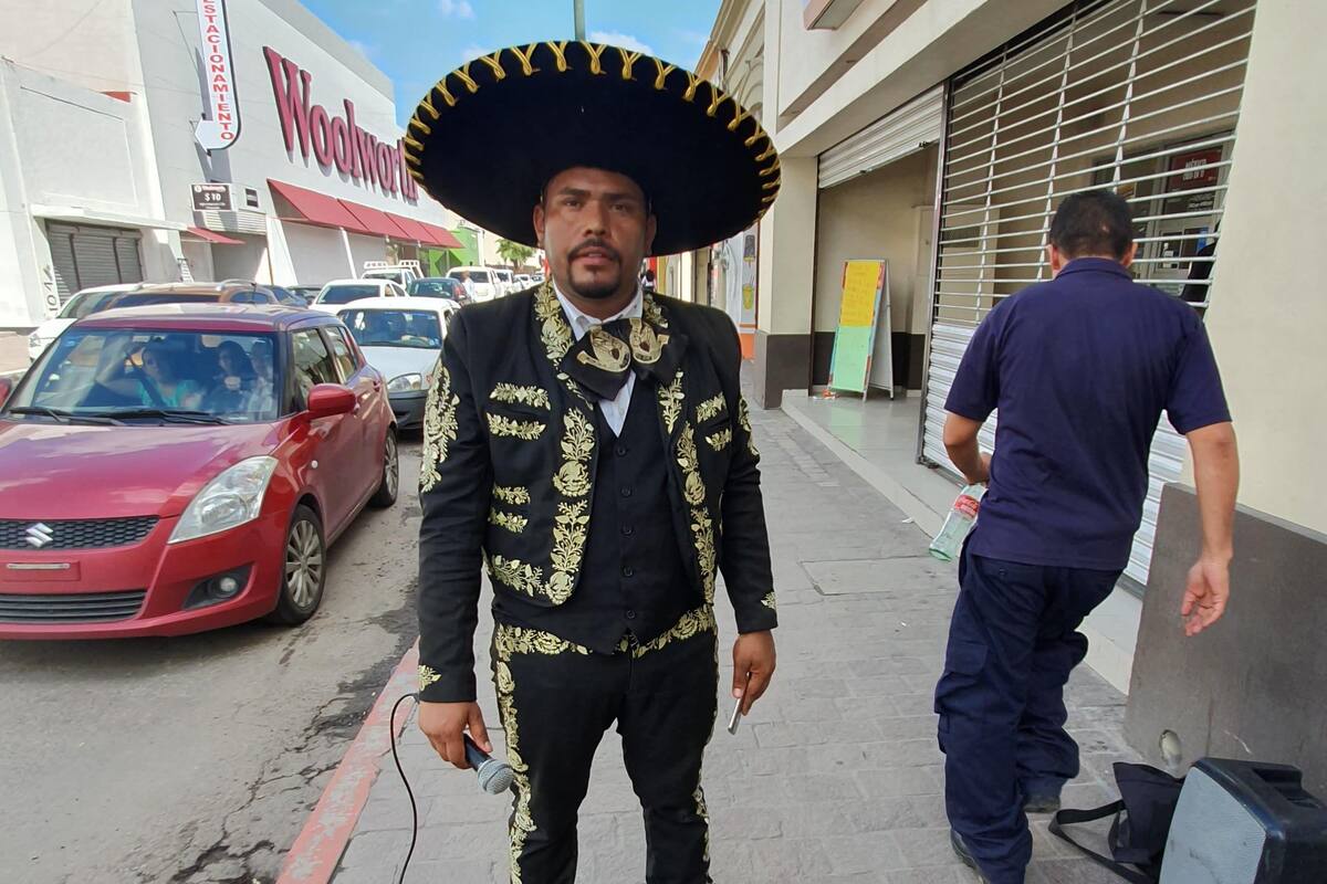 Hondureño canta las rancheras como buen mexicano